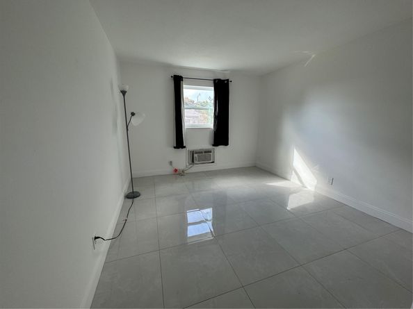 1150 E Sample Rd 102, Pompano Beach FL 33064