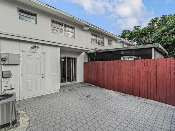 3621 Townhouse Court, West Palm Beach FL 33407