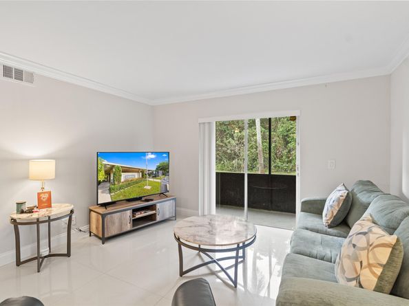 567 Trace Cir 104, Deerfield Beach FL 33441