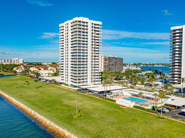 123 Lakeshore Drive 1942, North Palm Beach FL 33408