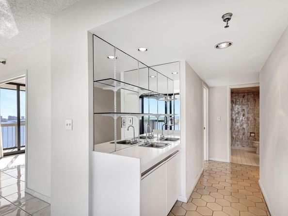 123 Lakeshore Drive 1942, North Palm Beach FL 33408