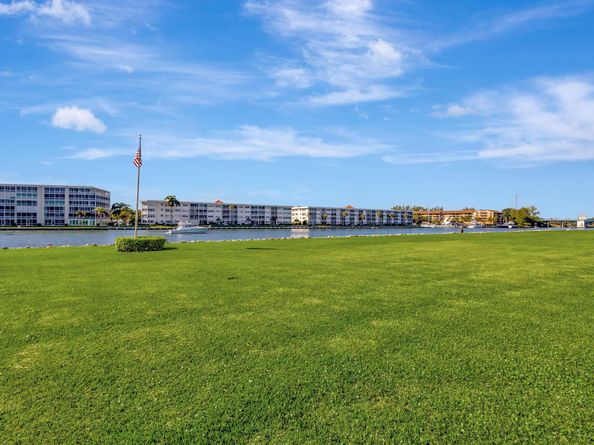 123 Lakeshore Drive 1942, North Palm Beach FL 33408