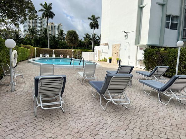 200 Diplomat Pkwy 321, Hallandale Beach FL 33009