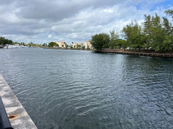 200 Diplomat Pkwy 321, Hallandale Beach FL 33009