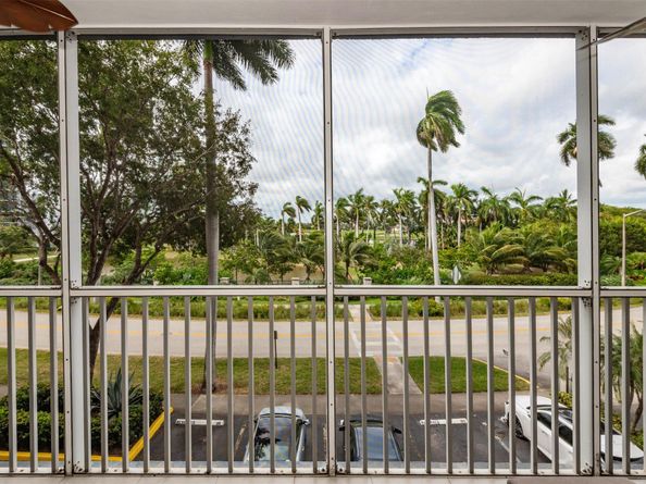 200 Diplomat Pkwy 321, Hallandale Beach FL 33009