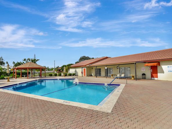 10412 NW 70th Ct, Tamarac FL 33321