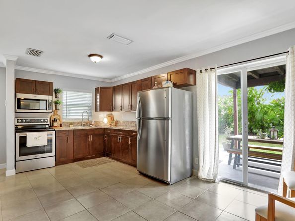 10412 NW 70th Ct, Tamarac FL 33321