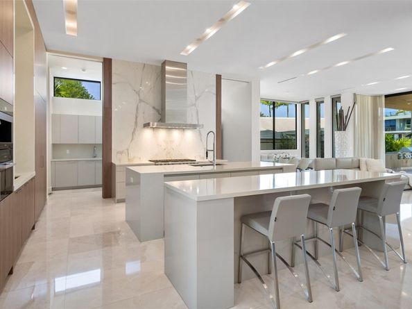 2421 Barcelona Dr, Fort Lauderdale FL 33301