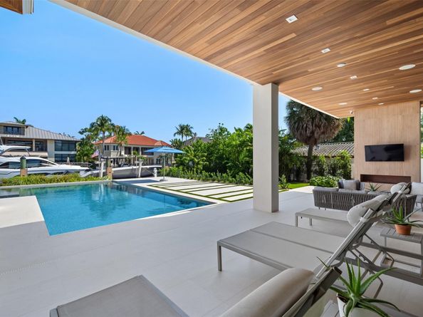 2421 Barcelona Dr, Fort Lauderdale FL 33301