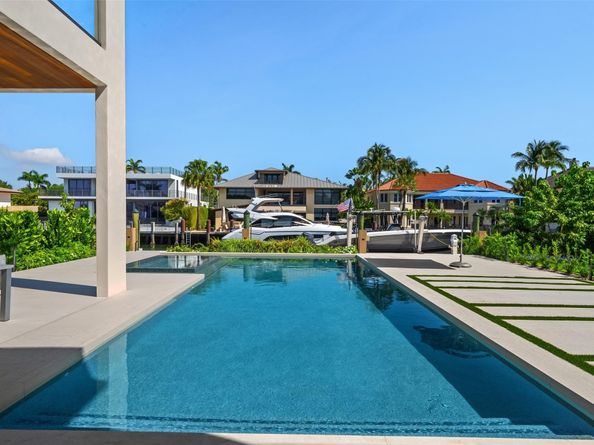 2421 Barcelona Dr, Fort Lauderdale FL 33301