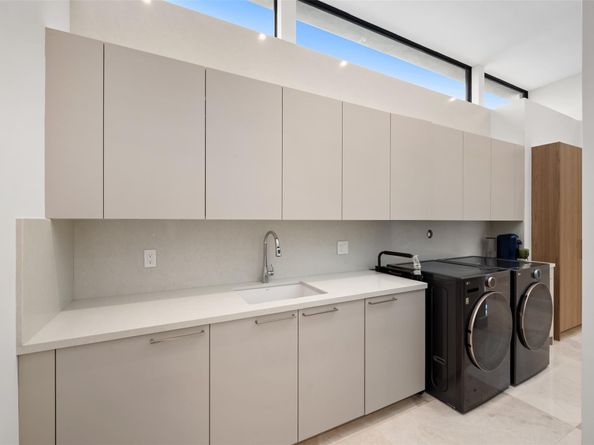 2421 Barcelona Dr, Fort Lauderdale FL 33301