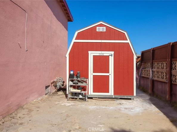 11966 Runnymede Street, North Hollywood CA 91605