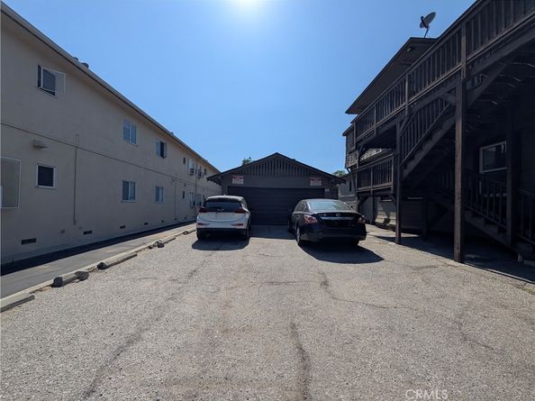 325 S Los Robles Avenue, Pasadena CA 91101