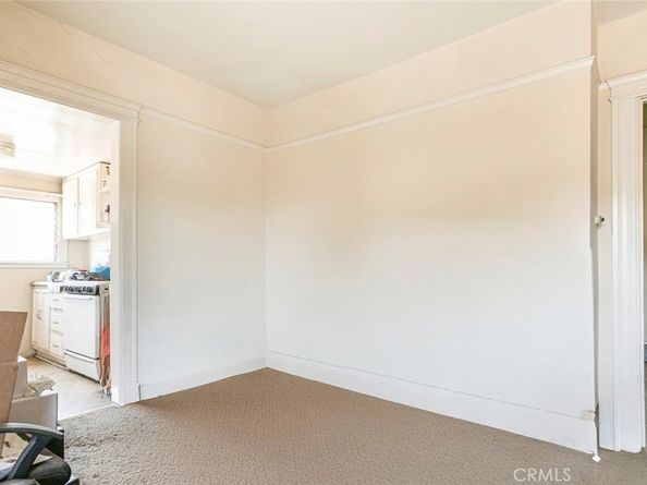 325 S Los Robles Avenue, Pasadena CA 91101