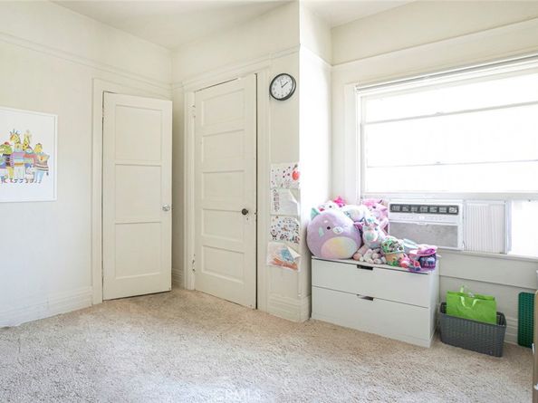 325 S Los Robles Avenue, Pasadena CA 91101