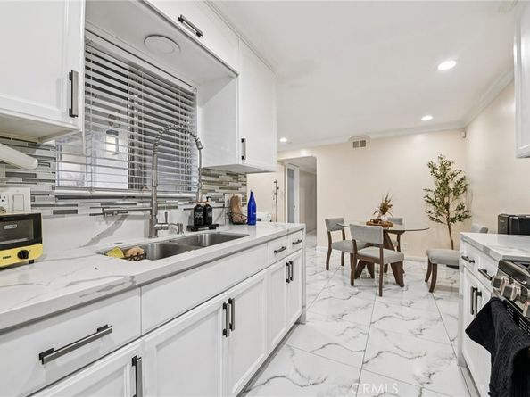 1430 Cabrillo Park B, Santa Ana CA 92701