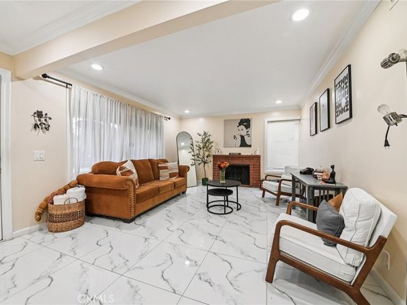 1430 Cabrillo Park B, Santa Ana CA 92701