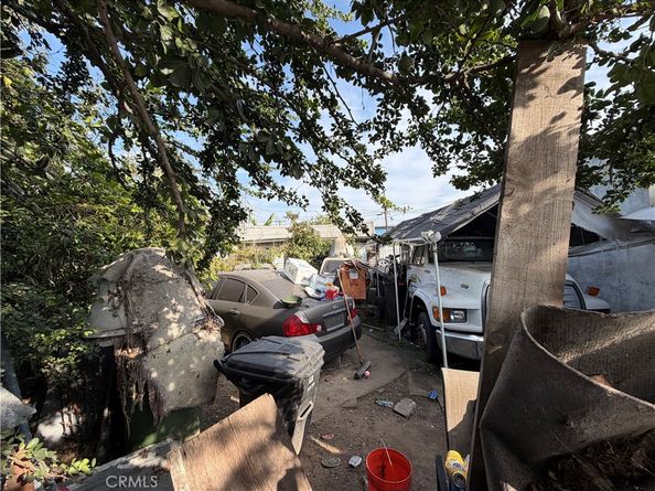 8226 S Main, Los Angeles CA 90003