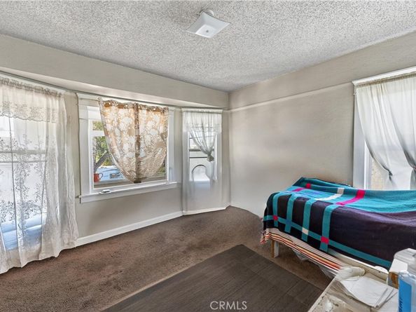 323 W 60th, Los Angeles CA 90003