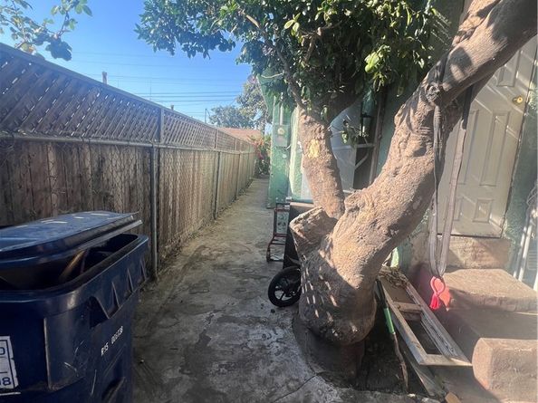 1734 E 63rd Street, Los Angeles CA 90001