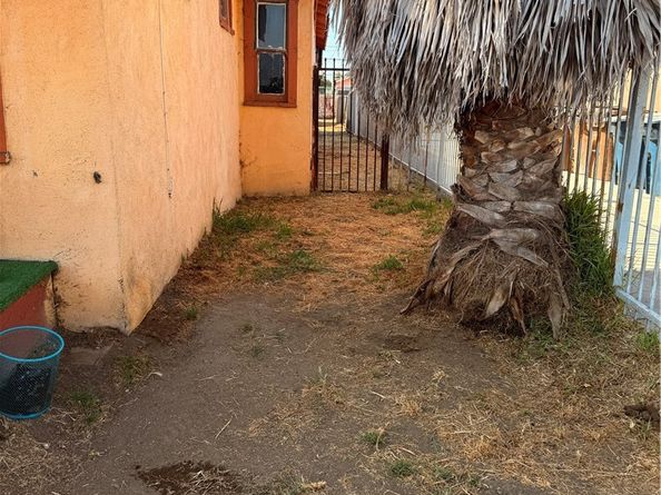 1052 W 106th Street, Los Angeles CA 90044