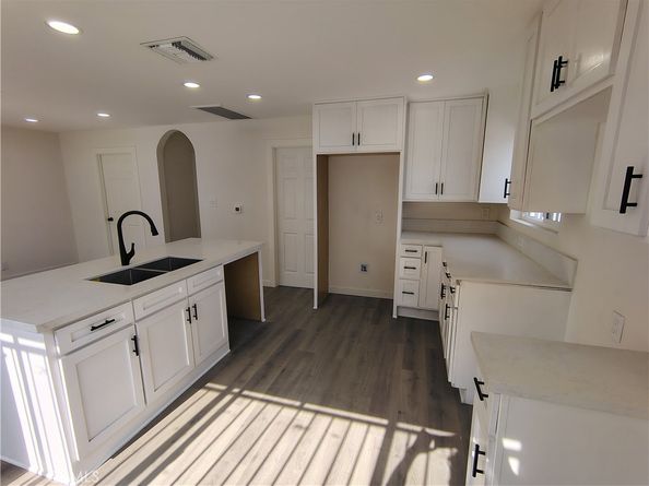 231 E Century Boulevard, Los Angeles CA 90003