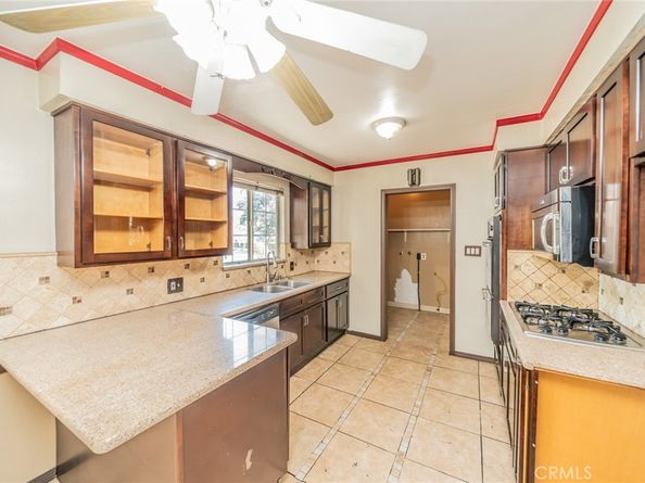 983 W Arrow Highway, Upland CA 91786