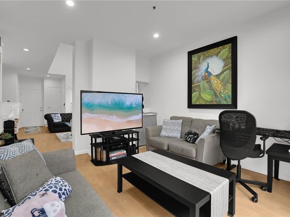 14031 Astoria Street 102, Sylmar CA 91342