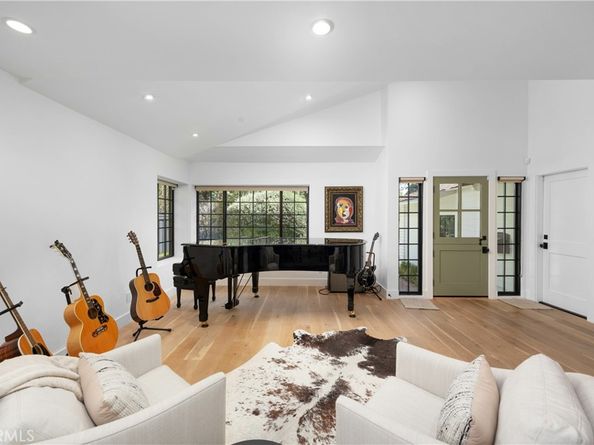 589 W Grandview Avenue, Sierra Madre CA 91024