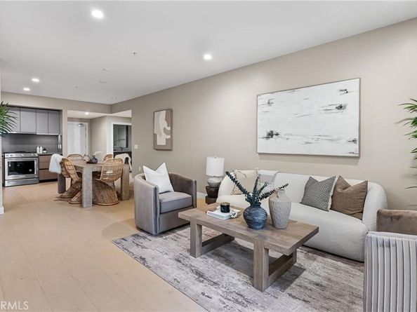 39 S Los Robles Avenue 6017, Pasadena CA 91101