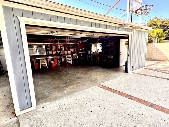 405 N Brighton, Burbank CA 91506