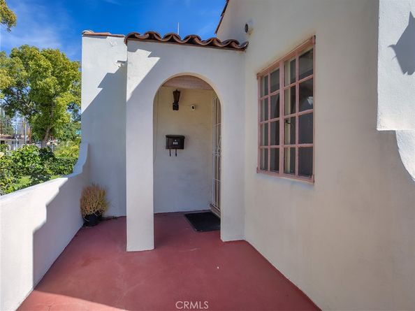 966 E Glenoaks Boulevard, Glendale CA 91207