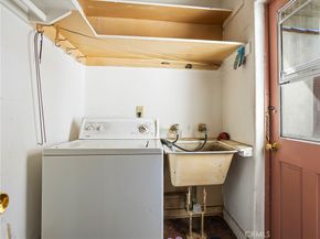 966 E Glenoaks Boulevard, Glendale CA 91207