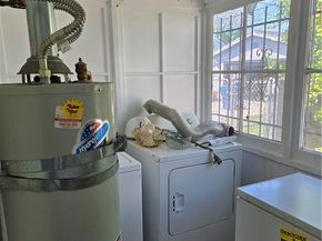 555 W 43rd, Los Angeles CA 90037