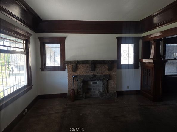 555 W 43rd, Los Angeles CA 90037