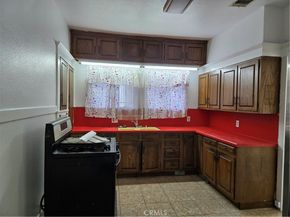 555 W 43rd, Los Angeles CA 90037