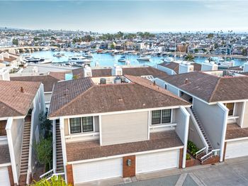990 Bayside Cove