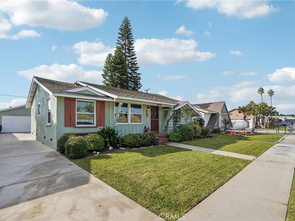 11612 Massinger, Lakewood CA 90715