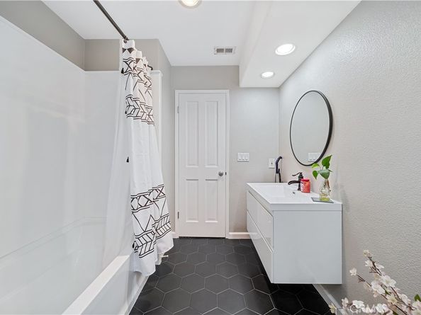 62 Pepper Tree Rd, Chula Vista CA 91910
