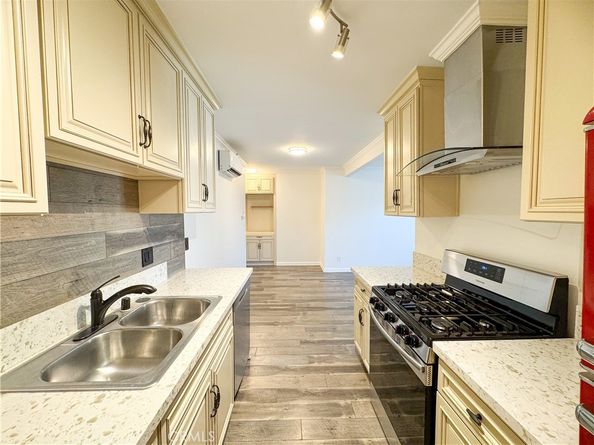 20954 Parthenia Street 20, Canoga Park CA 91304