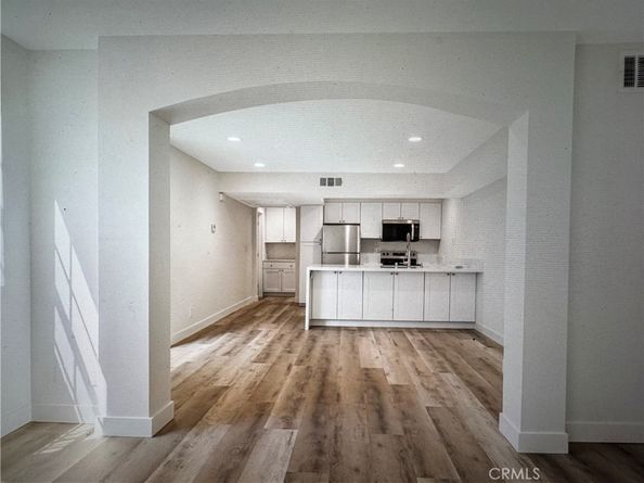 750 N Kings Road 105, West Hollywood CA 90069