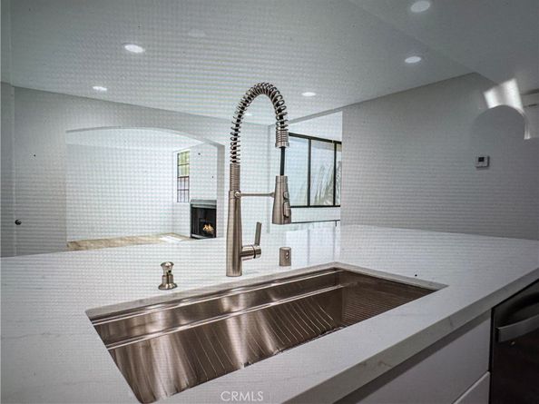 750 N Kings Road 105, West Hollywood CA 90069