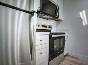 750 N Kings Road 105, West Hollywood CA 90069