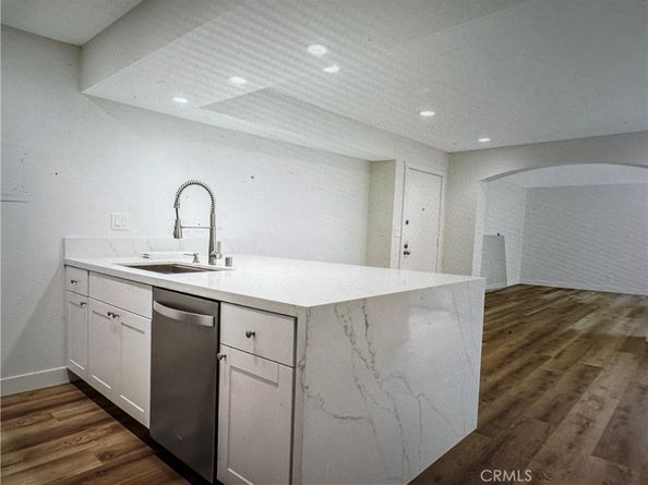 750 N Kings Road 105, West Hollywood CA 90069