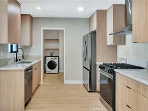 19434 Calvert Street, Tarzana CA 91335