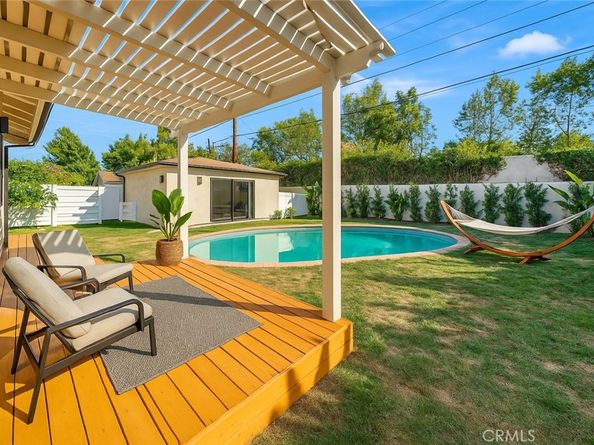 19434 Calvert Street, Tarzana CA 91335