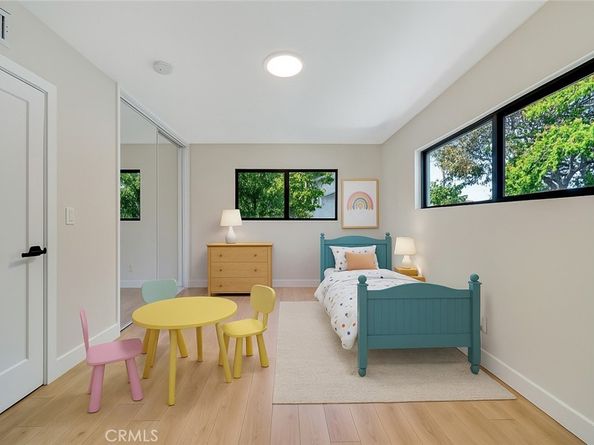 19434 Calvert Street, Tarzana CA 91335