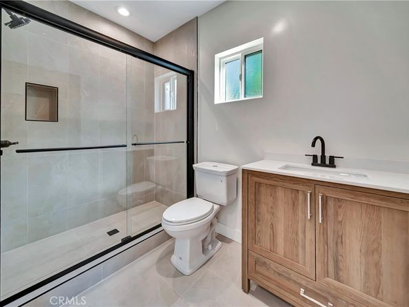 19434 Calvert Street, Tarzana CA 91335