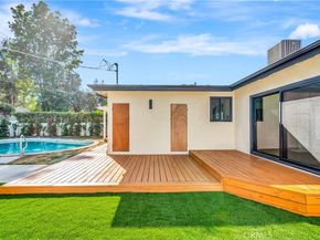 19434 Calvert Street, Tarzana CA 91335