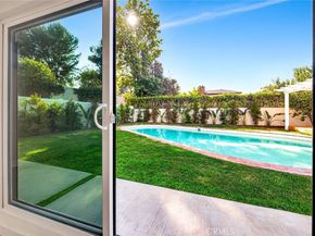 19434 Calvert Street, Tarzana CA 91335